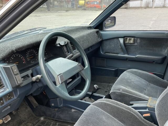 Сірий Ніссан Станза, об'ємом двигуна 0 л та пробігом 250 тис. км за 850 $, фото 6 на Automoto.ua