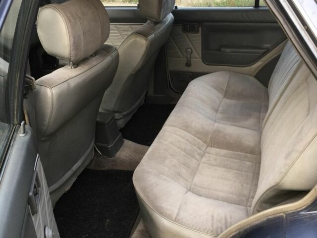 Синий Ниссан Станза, объемом двигателя 1.8 л и пробегом 214 тыс. км за 500 $, фото 5 на Automoto.ua