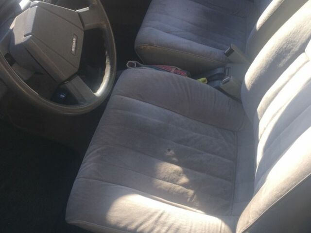 Синий Ниссан Станза, объемом двигателя 1.8 л и пробегом 214 тыс. км за 500 $, фото 4 на Automoto.ua