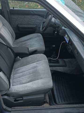 Синій Ніссан Станза, об'ємом двигуна 1.8 л та пробігом 217 тис. км за 1100 $, фото 4 на Automoto.ua