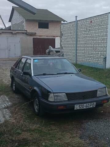 Синій Ніссан Станза, об'ємом двигуна 1.8 л та пробігом 217 тис. км за 1100 $, фото 8 на Automoto.ua