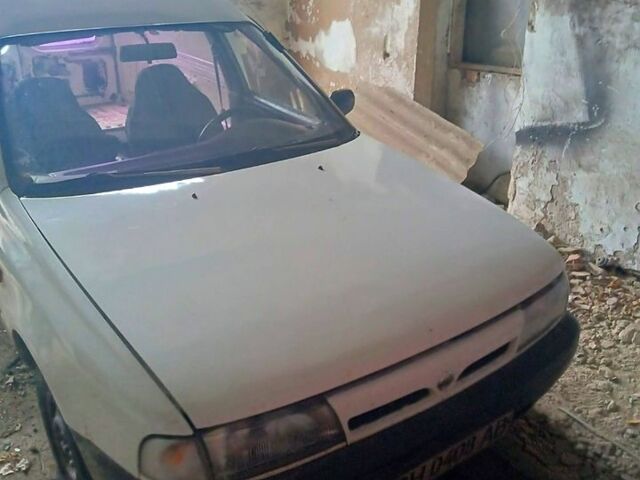 Білий Ніссан Санні, об'ємом двигуна 1.7 л та пробігом 300 тис. км за 1000 $, фото 3 на Automoto.ua