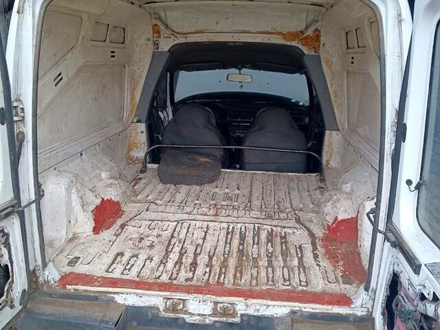 Білий Ніссан Санні, об'ємом двигуна 1.7 л та пробігом 300 тис. км за 1000 $, фото 7 на Automoto.ua