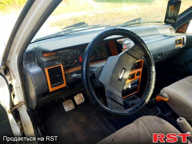 Білий Ніссан Санні, об'ємом двигуна 1.6 л та пробігом 0 тис. км за 650 $, фото 2 на Automoto.ua