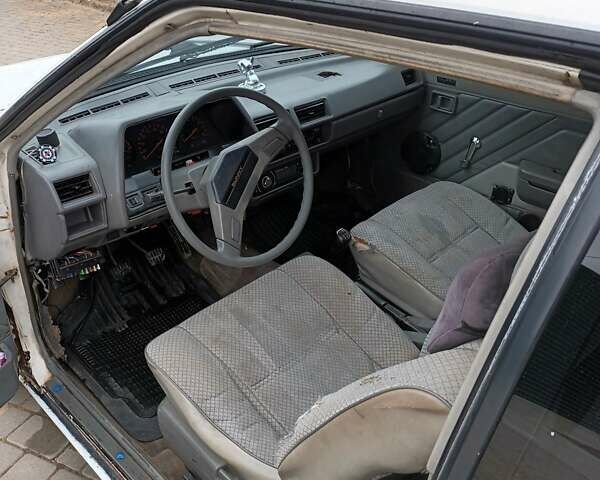 Белый Ниссан Санни, объемом двигателя 1.5 л и пробегом 376 тыс. км за 599 $, фото 5 на Automoto.ua