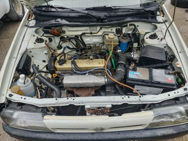 Белый Ниссан Санни, объемом двигателя 1.7 л и пробегом 300 тыс. км за 1400 $, фото 3 на Automoto.ua