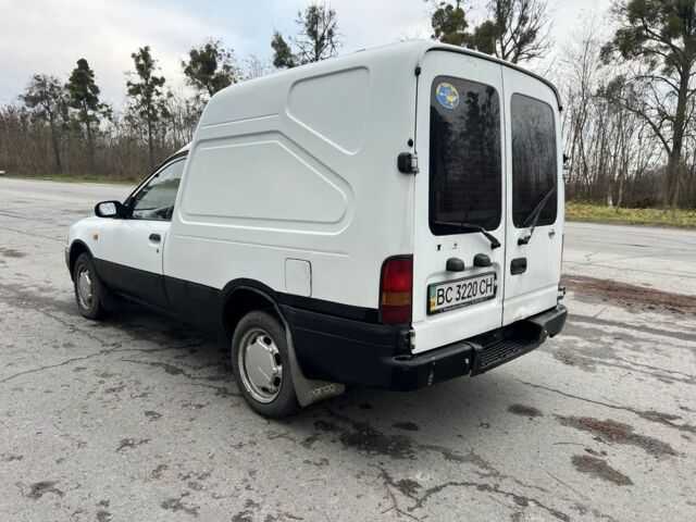 Білий Ніссан Санні, об'ємом двигуна 1.7 л та пробігом 100 тис. км за 1900 $, фото 2 на Automoto.ua