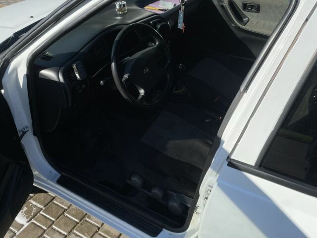 Белый Ниссан Санни, объемом двигателя 1.4 л и пробегом 280 тыс. км за 1500 $, фото 3 на Automoto.ua