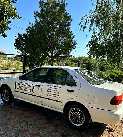 Белый Ниссан Санни, объемом двигателя 1.5 л и пробегом 298 тыс. км за 1440 $, фото 1 на Automoto.ua