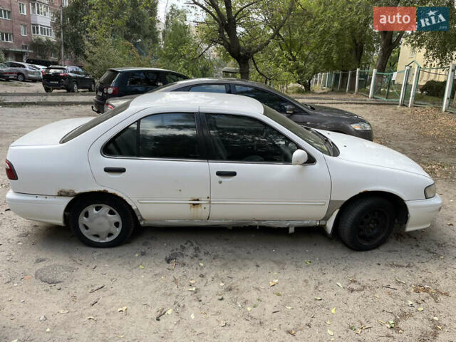 Белый Ниссан Санни, объемом двигателя 1.6 л и пробегом 295 тыс. км за 800 $, фото 3 на Automoto.ua