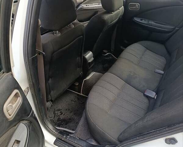 Белый Ниссан Санни, объемом двигателя 1.8 л и пробегом 214 тыс. км за 3068 $, фото 3 на Automoto.ua