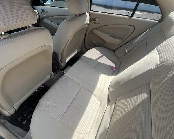 Белый Ниссан Санни, объемом двигателя 1.6 л и пробегом 195 тыс. км за 3999 $, фото 7 на Automoto.ua