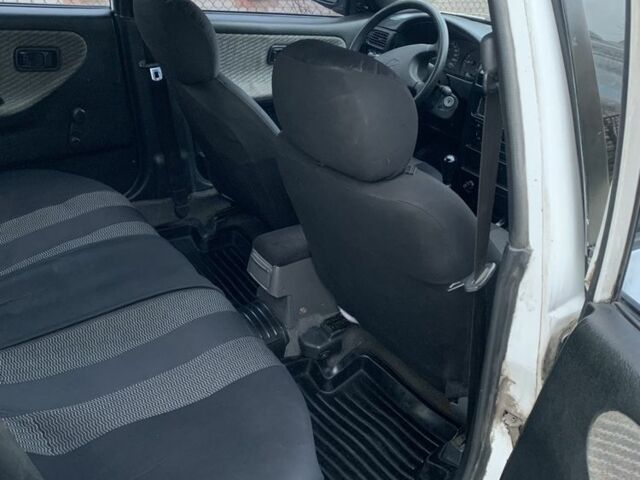 Білий Ніссан Санні, об'ємом двигуна 2 л та пробігом 456 тис. км за 799 $, фото 4 на Automoto.ua