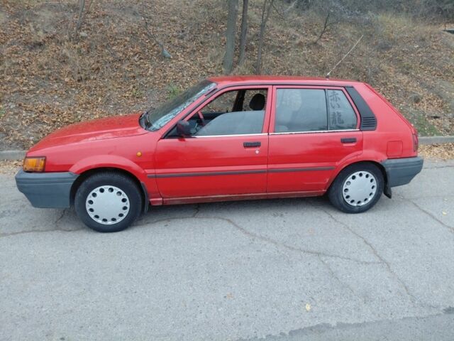 Червоний Ніссан Санні, об'ємом двигуна 1.6 л та пробігом 235 тис. км за 800 $, фото 2 на Automoto.ua