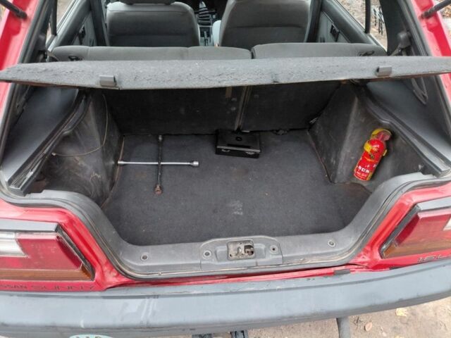 Червоний Ніссан Санні, об'ємом двигуна 1.6 л та пробігом 235 тис. км за 800 $, фото 6 на Automoto.ua