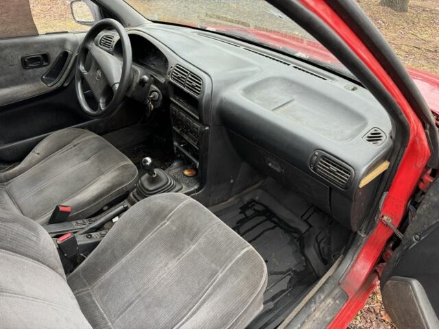 Червоний Ніссан Санні, об'ємом двигуна 1.5 л та пробігом 220 тис. км за 850 $, фото 3 на Automoto.ua