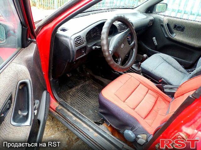 Красный Ниссан Санни, объемом двигателя 1.4 л и пробегом 435 тыс. км за 1100 $, фото 4 на Automoto.ua