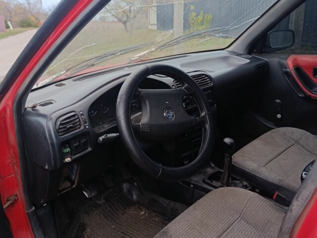 Червоний Ніссан Санні, об'ємом двигуна 1.4 л та пробігом 150 тис. км за 382 $, фото 3 на Automoto.ua