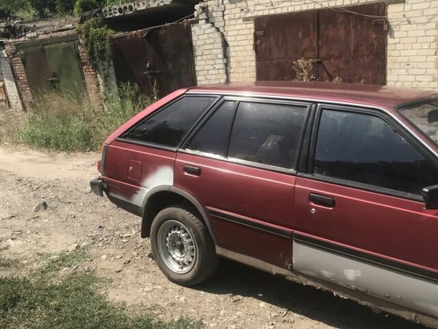 Красный Ниссан Санни, объемом двигателя 1.7 л и пробегом 250 тыс. км за 840 $, фото 2 на Automoto.ua