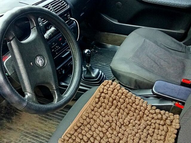 Сірий Ніссан Санні, об'ємом двигуна 1.6 л та пробігом 200 тис. км за 1200 $, фото 2 на Automoto.ua