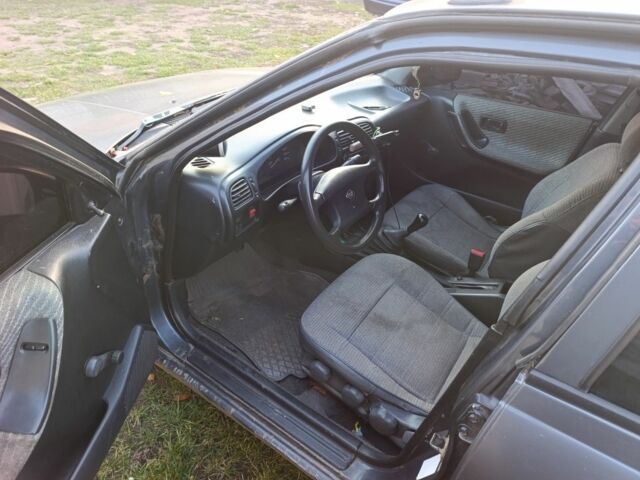 Сірий Ніссан Санні, об'ємом двигуна 0 л та пробігом 1000 тис. км за 1200 $, фото 6 на Automoto.ua