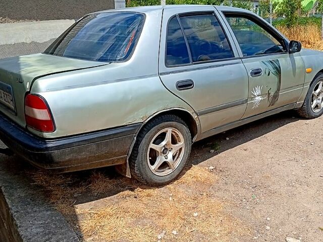 Серый Ниссан Санни, объемом двигателя 2 л и пробегом 211 тыс. км за 900 $, фото 1 на Automoto.ua