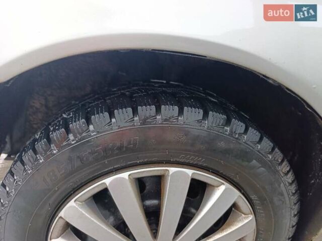 Серый Ниссан Санни, объемом двигателя 1.4 л и пробегом 270 тыс. км за 745 $, фото 4 на Automoto.ua