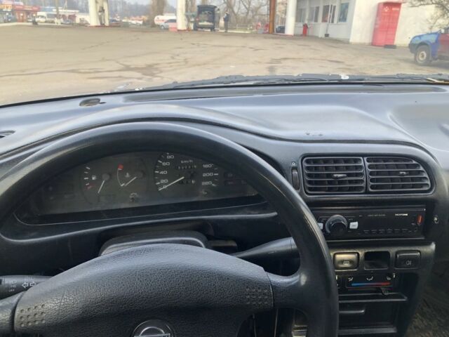 Серый Ниссан Санни, объемом двигателя 1.4 л и пробегом 323 тыс. км за 1100 $, фото 3 на Automoto.ua