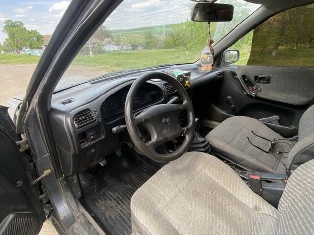 Серый Ниссан Санни, объемом двигателя 2 л и пробегом 400 тыс. км за 1000 $, фото 6 на Automoto.ua