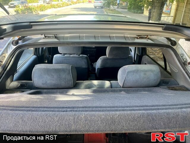 Сірий Ніссан Санні, об'ємом двигуна 1.6 л та пробігом 260 тис. км за 1250 $, фото 9 на Automoto.ua