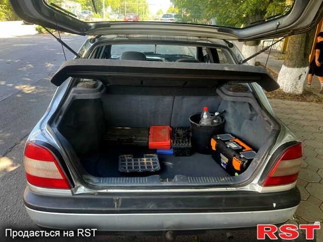 Сірий Ніссан Санні, об'ємом двигуна 1.6 л та пробігом 260 тис. км за 1250 $, фото 8 на Automoto.ua