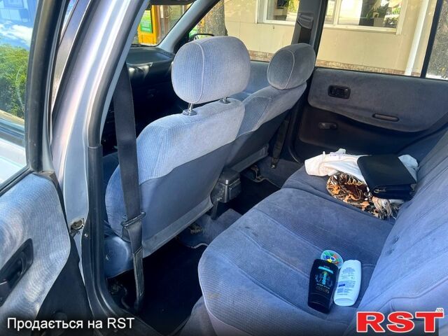 Сірий Ніссан Санні, об'ємом двигуна 1.6 л та пробігом 260 тис. км за 1250 $, фото 7 на Automoto.ua