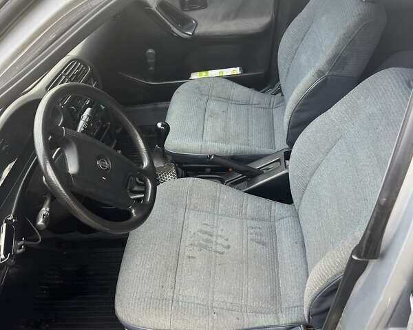 Серый Ниссан Санни, объемом двигателя 1.39 л и пробегом 250 тыс. км за 1700 $, фото 5 на Automoto.ua