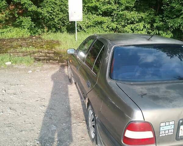 Серый Ниссан Санни, объемом двигателя 1.6 л и пробегом 303 тыс. км за 450 $, фото 6 на Automoto.ua