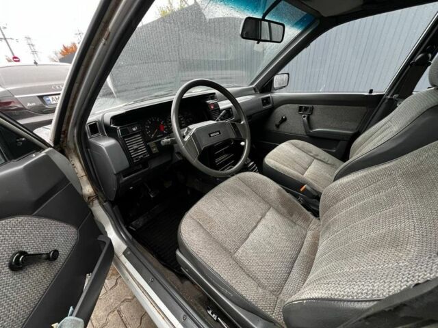 Серый Ниссан Санни, объемом двигателя 1.6 л и пробегом 150 тыс. км за 650 $, фото 4 на Automoto.ua