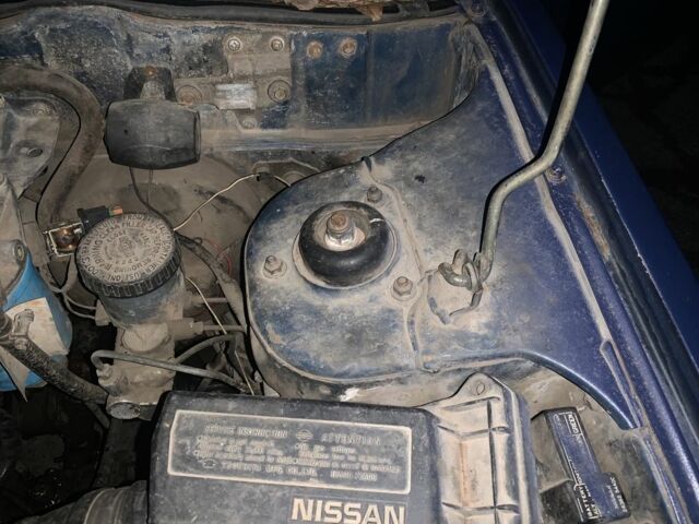 Синий Ниссан Санни, объемом двигателя 1.7 л и пробегом 300 тыс. км за 800 $, фото 7 на Automoto.ua