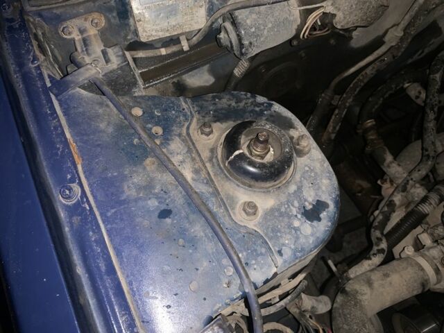 Синий Ниссан Санни, объемом двигателя 1.7 л и пробегом 300 тыс. км за 800 $, фото 6 на Automoto.ua