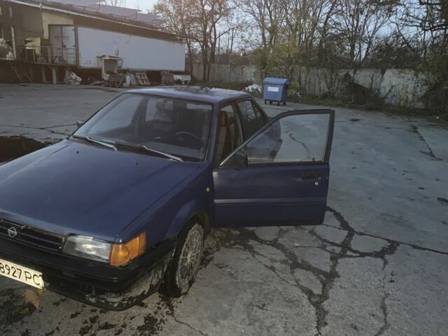 Синий Ниссан Санни, объемом двигателя 1.7 л и пробегом 300 тыс. км за 800 $, фото 1 на Automoto.ua