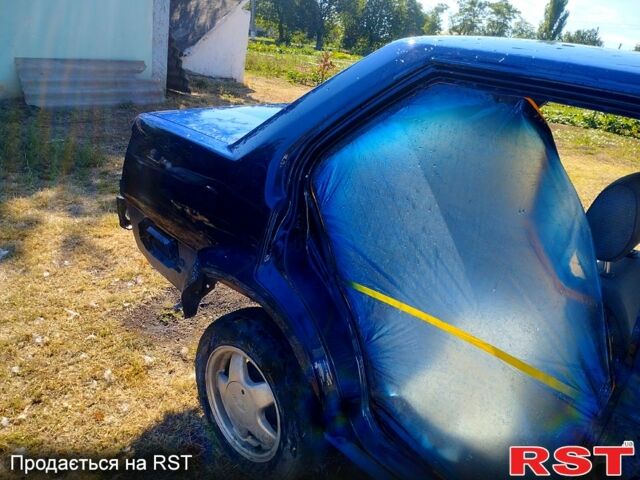 Синий Ниссан Санни, объемом двигателя 1.4 л и пробегом 148 тыс. км за 900 $, фото 5 на Automoto.ua