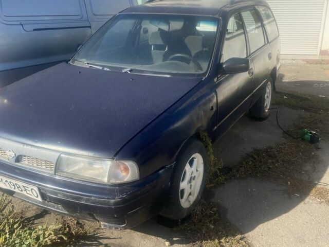 Синий Ниссан Санни, объемом двигателя 1.6 л и пробегом 400 тыс. км за 700 $, фото 1 на Automoto.ua