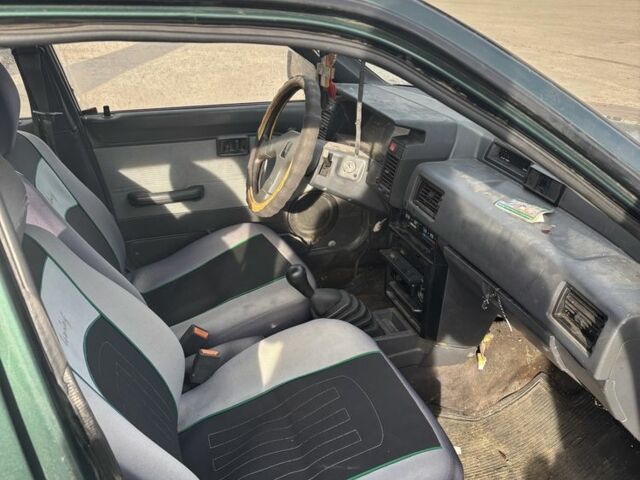 Зелений Ніссан Санні, об'ємом двигуна 1.4 л та пробігом 400 тис. км за 850 $, фото 3 на Automoto.ua