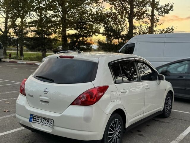 Белый Ниссан Тиида, объемом двигателя 1.6 л и пробегом 215 тыс. км за 5499 $, фото 6 на Automoto.ua