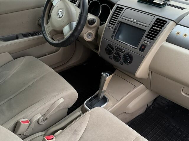 Белый Ниссан Тиида, объемом двигателя 1.6 л и пробегом 215 тыс. км за 5499 $, фото 8 на Automoto.ua