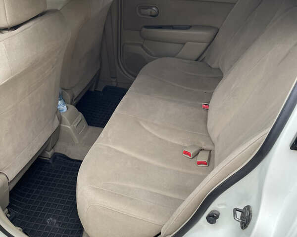 Белый Ниссан Тиида, объемом двигателя 1.6 л и пробегом 216 тыс. км за 5500 $, фото 10 на Automoto.ua