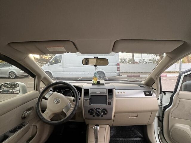 Белый Ниссан Тиида, объемом двигателя 1.6 л и пробегом 215 тыс. км за 5499 $, фото 10 на Automoto.ua