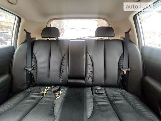 Белый Ниссан Тиида, объемом двигателя 1.5 л и пробегом 161 тыс. км за 5500 $, фото 4 на Automoto.ua