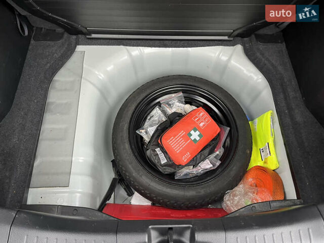 Белый Ниссан Тиида, объемом двигателя 1.5 л и пробегом 91 тыс. км за 7499 $, фото 12 на Automoto.ua