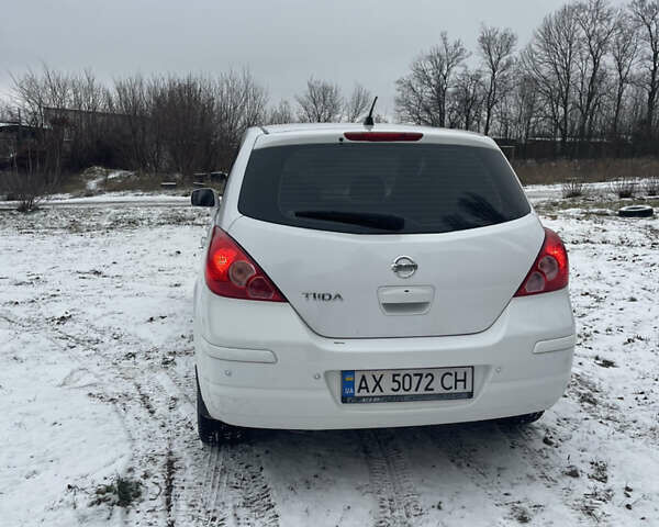 Белый Ниссан Тиида, объемом двигателя 1.6 л и пробегом 170 тыс. км за 6300 $, фото 7 на Automoto.ua