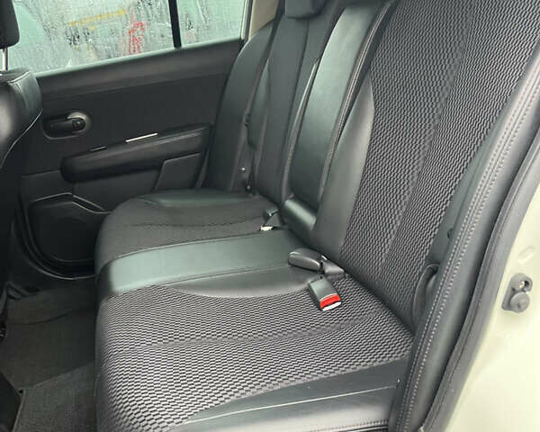 Белый Ниссан Тиида, объемом двигателя 1.5 л и пробегом 91 тыс. км за 7499 $, фото 35 на Automoto.ua