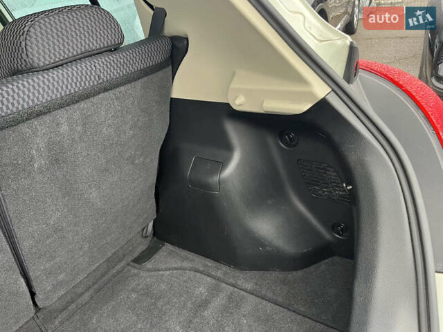 Белый Ниссан Тиида, объемом двигателя 1.5 л и пробегом 91 тыс. км за 7499 $, фото 10 на Automoto.ua